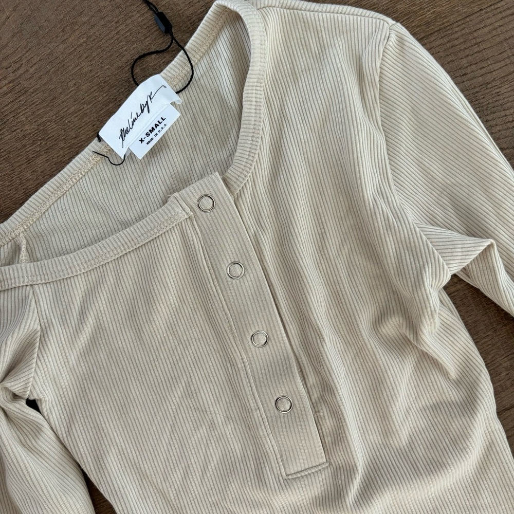 the line by k rori new nwt beige button down ribbed dress off shoulder - Picture 4 of 7